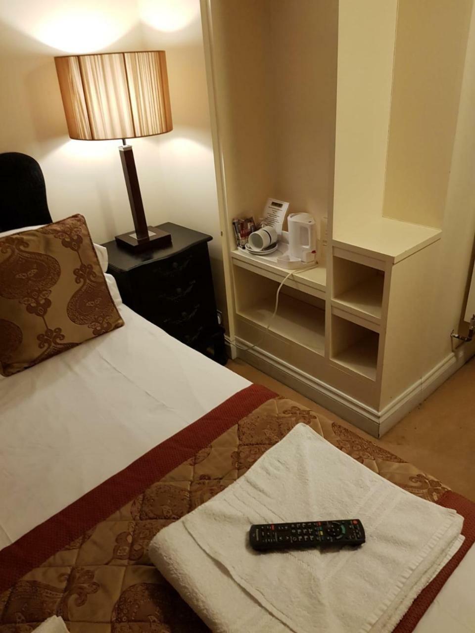 East Gate Inn 科尔切斯特 外观 照片